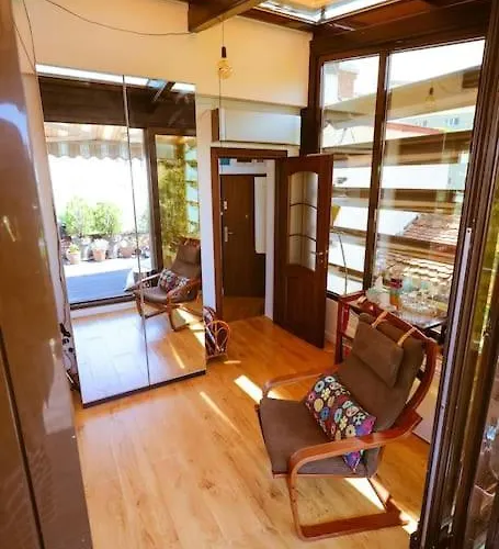 Old Town Bohemian With Terrace Апартаменти