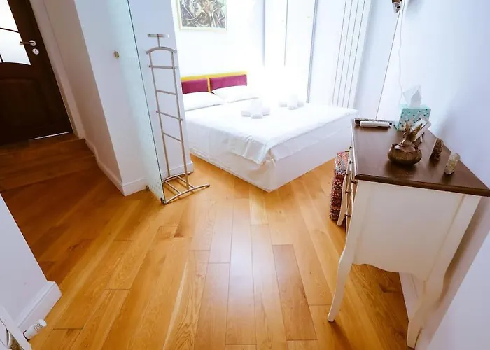 Old Town Bohemian With Terrace Апартаменти *